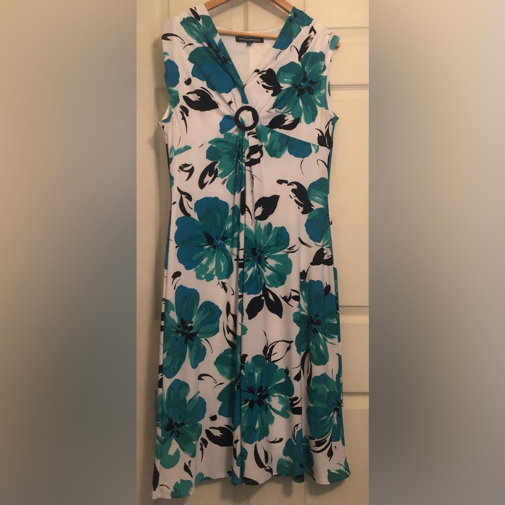 Jones Wear Sleeveless Floral Print Dress